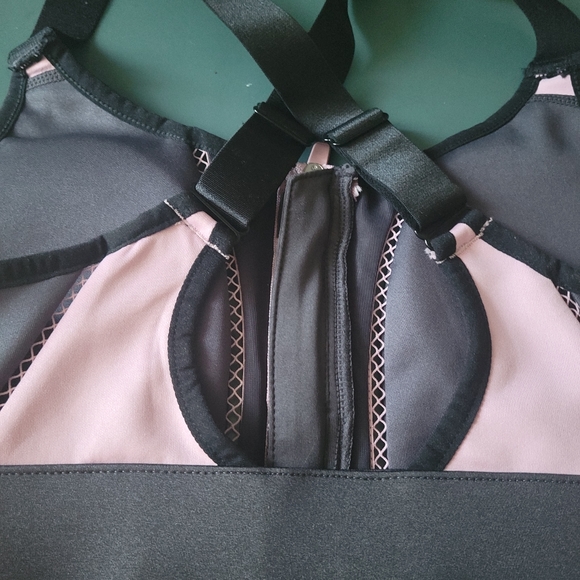 NWT Zoe fabletics sports bra - Picture 5 of 7